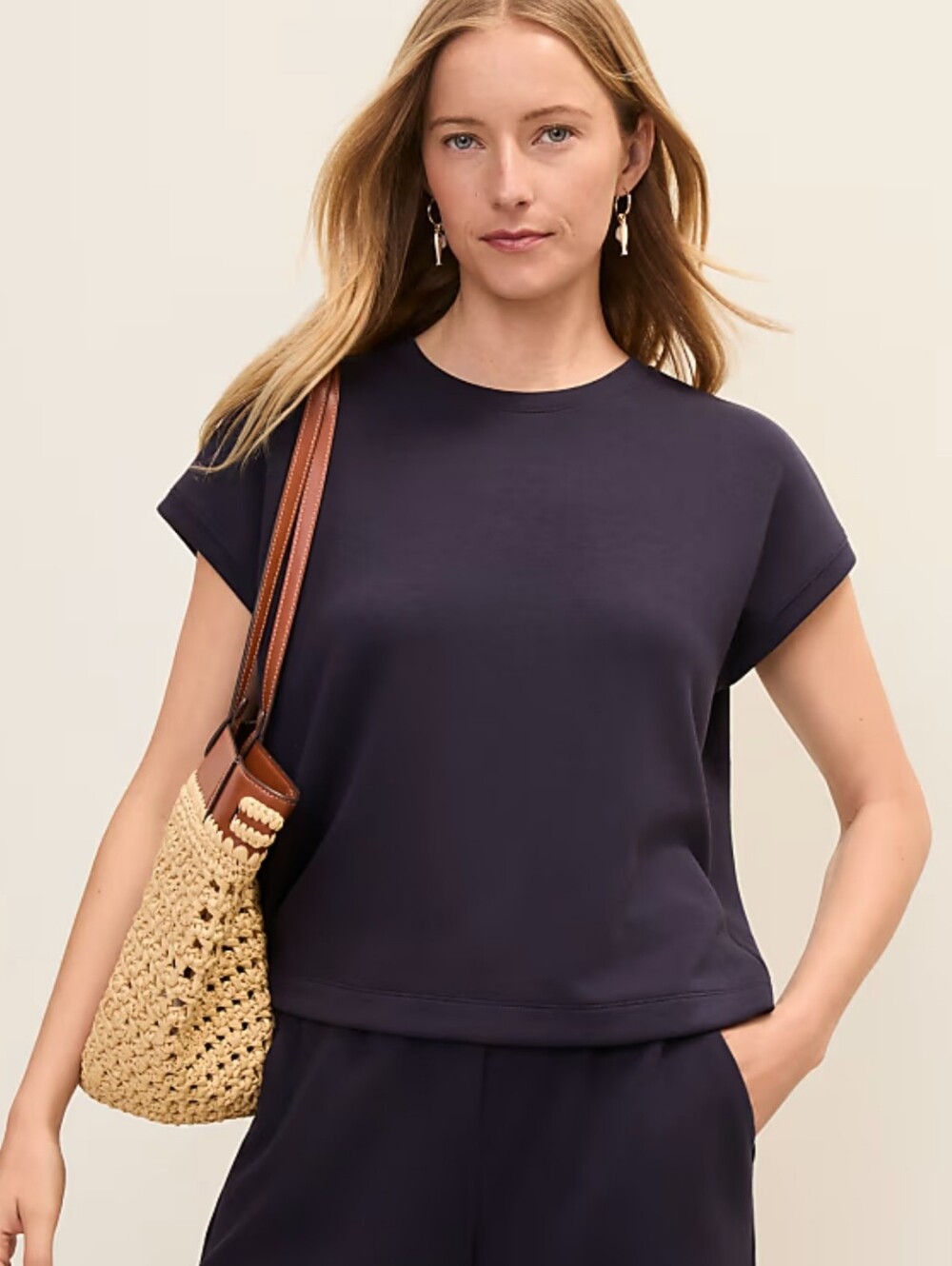 (354) NWT ANN TAYLOR Weekend Crew Neck Top in CloudPlush, Size S